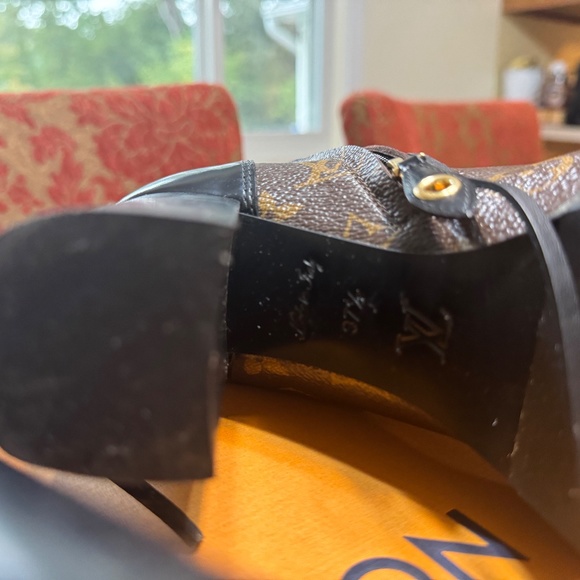 Louis Vuitton Patent Calfskin Monogram Star Trail Ankle Boots Size 37.5 Black - Picture 12 of 16